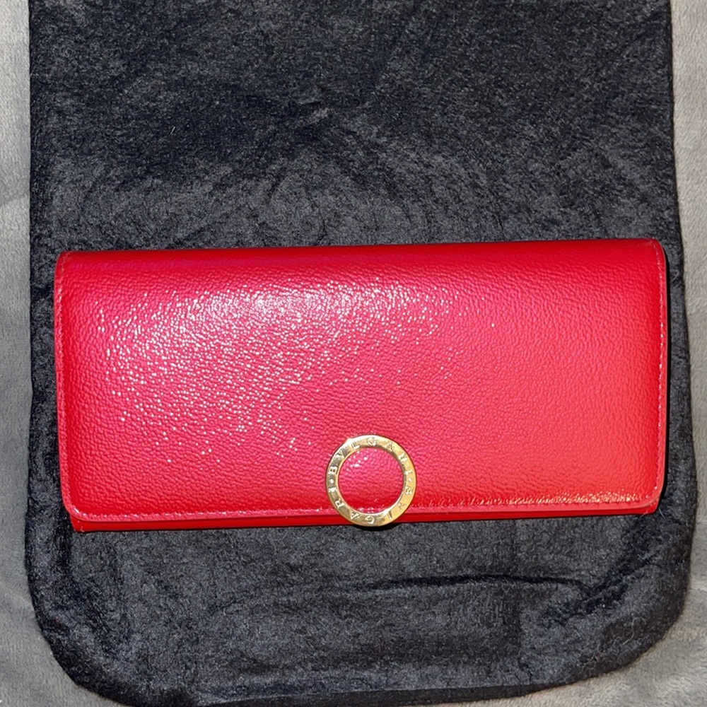 Bvlgari Preloved long wallet color redish with beautiful shine. Beautiful Wallet - Picture 3 of 17